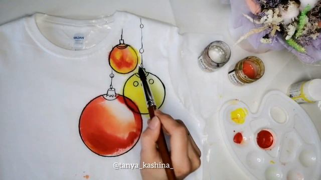 Рисуем Новогодние Шарики на футболке. Роспись Одежды. Акварельная техника часть 2 смотреть онлайн