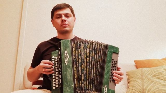 Как играть на гармони "Тачанку" смотреть онлайн