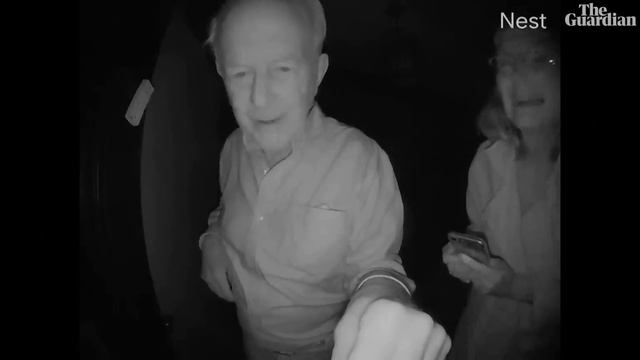 Doorbell cam captures moment Paul Milgrom finds out he has won the Nobel prize for economics смотреть онлайн