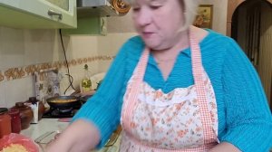 Салат Лесовичок. Гнёзда в сметанном соусе. Красный борщ.