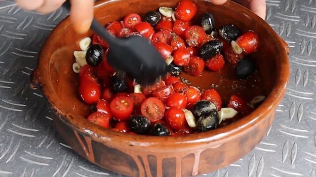 Vegetarische Köstlichkeit: Überbackener Schafskäse mit Tomaten! смотреть онлайн