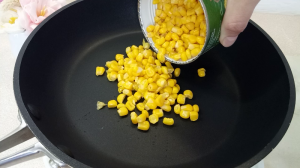 Необыкновенный завтрак из кукурузы на сковороде на скорую руку, делюсь легким рецептом.