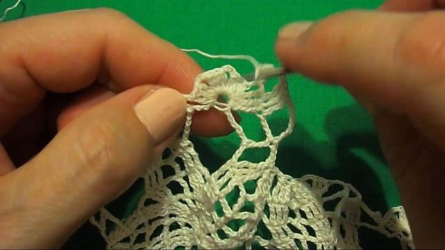 АЖУРНАЯ САЛФЕТКА С ЛИСТОЧКАМИ КРЮЧКОМ. ЧАСТЬ 2