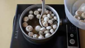 Маринованные шампиньоны по рецепту шеф-повара Василия Емельяненко (проверка рецепта)