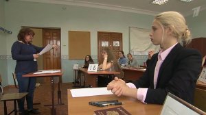 Сотни тысяч школьников сдают обязательный экзамен по базовой математике