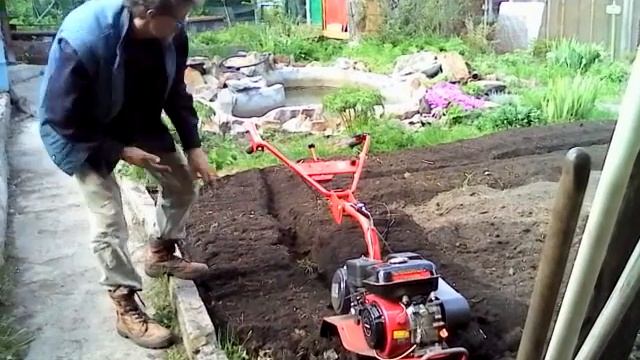 Мотоблок Агат. Весенняя обработка грядки. смотреть онлайн