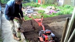 Мотоблок Агат. Весенняя обработка грядки.