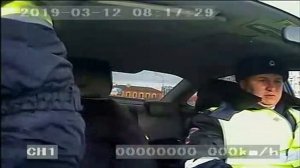 В Астрахани инспекторы ДПС сопроводили в кардиоцентр скорую с 3-месячной малышкой