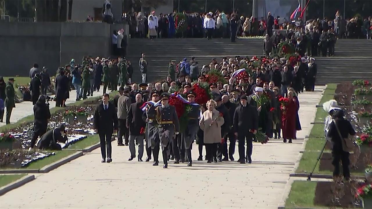 В Санкт-Петербурге на Пискаревском кладбище прошла траурная акция