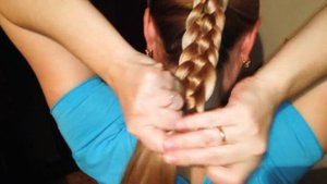 Плетение косы из пяти прядей самой себе.