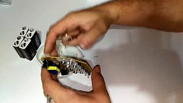 Зарядное устройство Palo для 9в литий-ионных аккумуляторов крон . Обзор, как устроено. смотреть онлайн