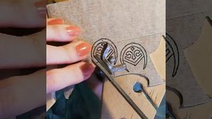 Выпиливание на финагеле элементов сережек из латуни в этническом стиле. Процесс работы.