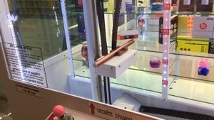 ЧТО ВЫИГРАЮТ ШКОЛЬНИЦЫ НА 1000 РУБЛЕЙ В 100% АВТОМАТЕ С ПРИЗАМИ?!!!