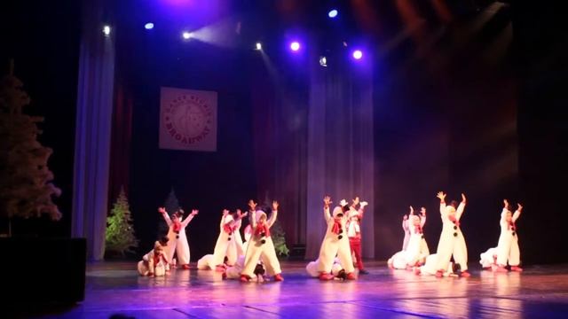 Первое выступление Ванечки на большой сцене ❤️ #бродвей#чернигов смотреть онлайн