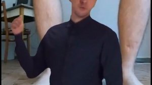 мужик сел на банку мем (оригинал)