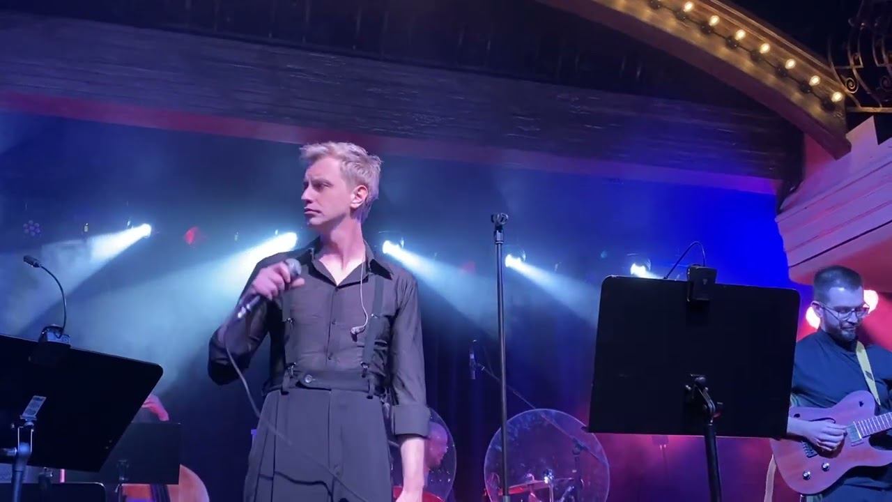 Алексей Гоман "Ходит песенка по кругу, "Парень с песней шел по свету" смотреть онлайн