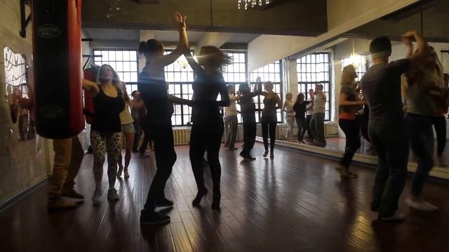 Bachata sensual, Yopi Quintero, фрагмент занятия 10.04 смотреть онлайн