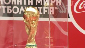 В Волгограде спортсменам и болельщикам представили Кубок мирового футбольного первенства-2018
