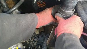 Замена вакуумного усилителя тормозов Chrysler Voyager 2.5 L CRD