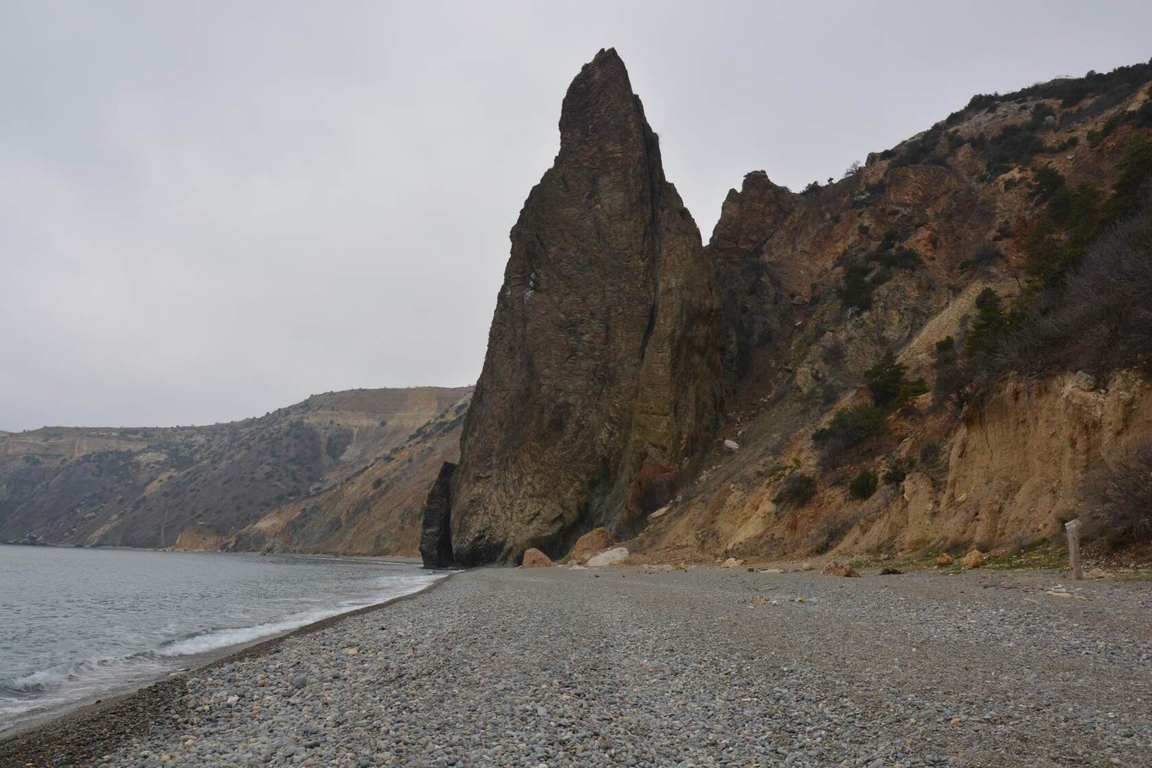Яшмовый пляж Крым скалы