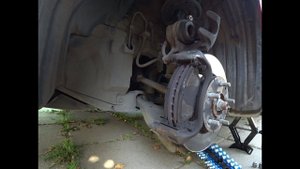 Замена передних тормозных колодок Mazda 3 2014/Replacing the front brake pads Mazda 3 BM