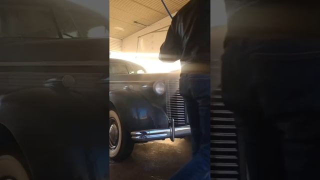 Buick 1938 на мойке