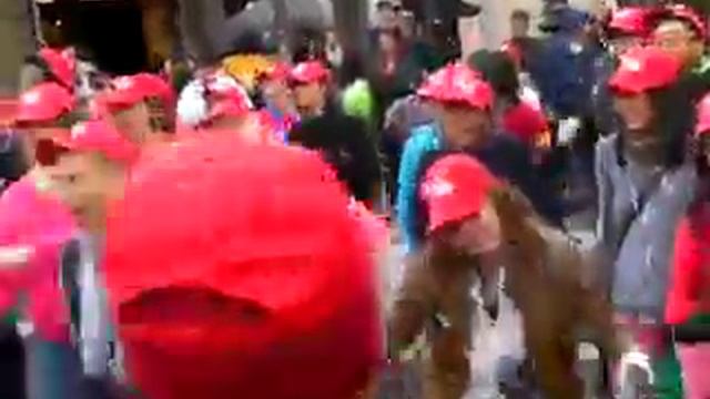 Feed the Hungry Flash Mob (1-19-10) смотреть онлайн