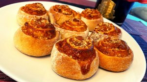 Булочки с вареной сгущенкой и орехом. Рецепт печеных булочек из слоеного теста с любимой начинкой.