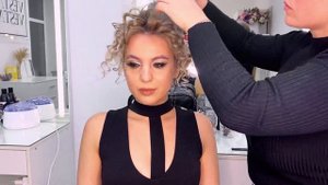 Простая прическа из афро локонов