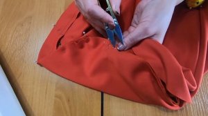 Обработка скругленного низа платья. Пошаговый мастер класс.mp4