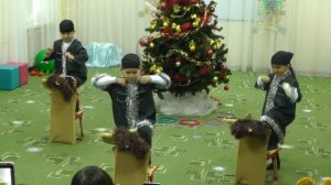 Утренник в детском саду. Новогодняя елка на тему "Цирк". Танец  джигитов АССА!!!