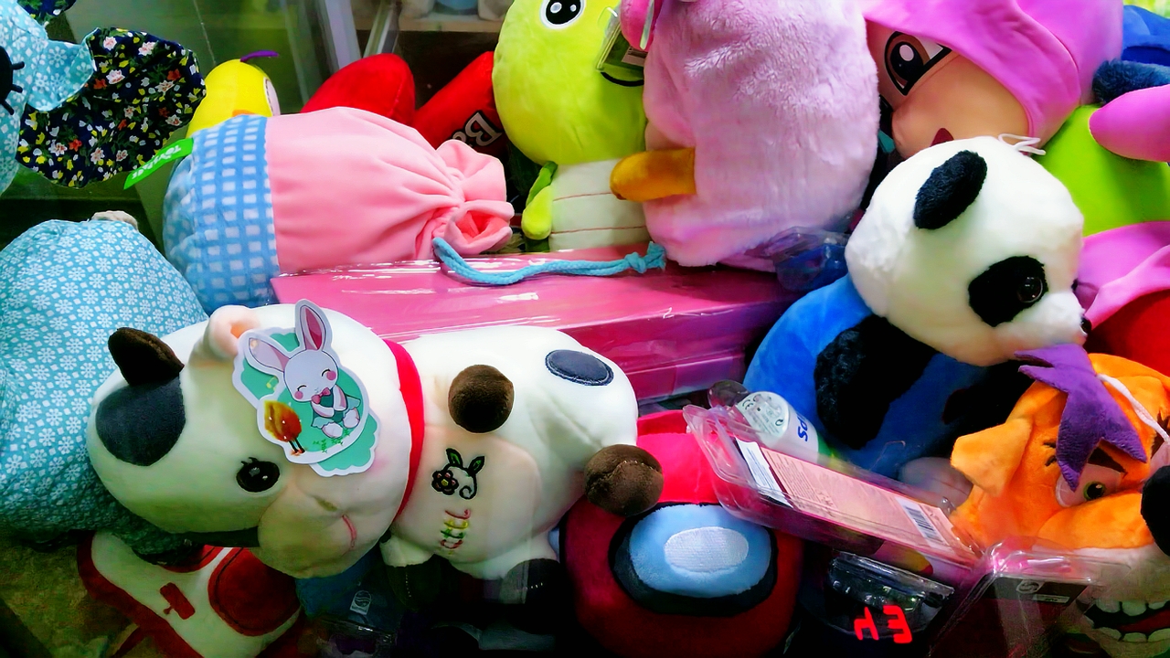 ДОСТАЕМ КРУТЫЕ ИГРУШКИ из Аппарата хватайка! Вредная кукла из аниме! смотреть онлайн