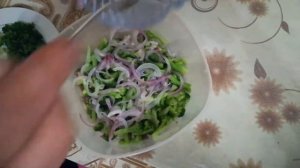 Салат с брокколи и говядиной