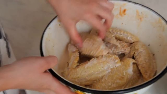 kfc крылья отдыхают.Куриные крылышки в духовке с соусом барбекю смотреть онлайн