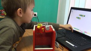 Автоматизированный лифт lego