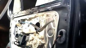 Как снять извлечь заменить стекло задней двери MERCEDES C-class(-13)demontaz zamiana szyby drzwi ty