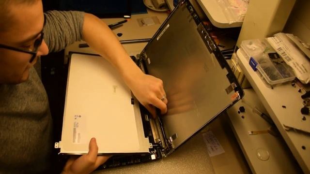 Laptop screen replacement / How to replace laptop screen ACER ASPIRE VN7-792G-7675 смотреть онлайн