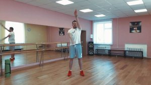 Разнонаправленные вращения рук вперед