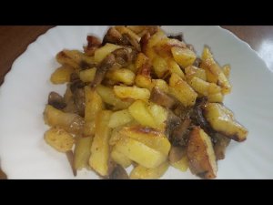 А У ВАС ЕСТЬ ЛЮБИМЫЙ РЕЦЕПТ ПРИГОТОВЛЕНИЯ КАРТОШКИ С ГРИБАМИ.mp4