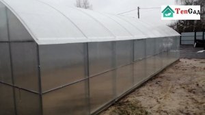 Теплица с прямыми стенками шириной 5 метров. Длинна теплицы 10 метров. Две распашные двери
