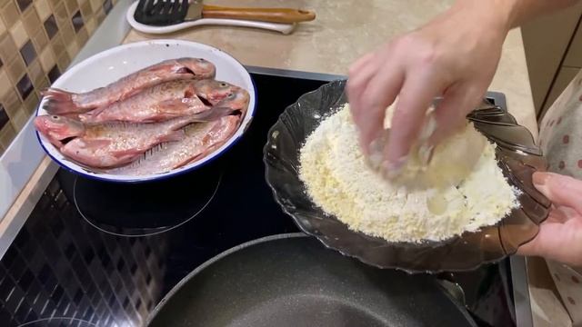 Жаренный карась без костей. С хрустящей корочкой.