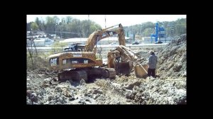 Откапывает экскаватор. #32