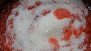 Простая и вкусная заготовка на зиму желе из красной смородины