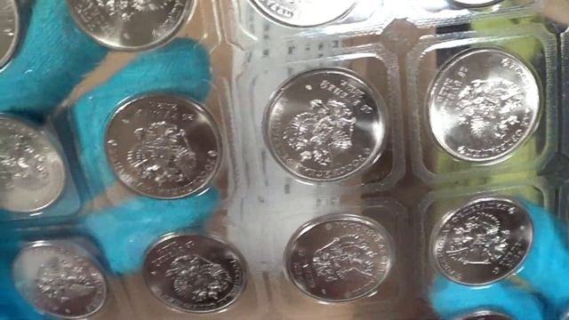 Редкие Сочи Талисманы 2012 - вскрытие мешка и коробки с блистерами в поисках большого знака СПМД смотреть онлайн