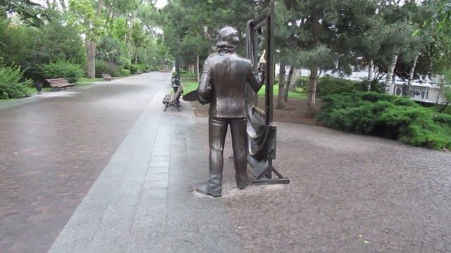 Ростов-на-Дону. Набережная. Скульптура "Художник." Песня "Мой друг, художник и поэт". Ковер - верси смотреть онлайн