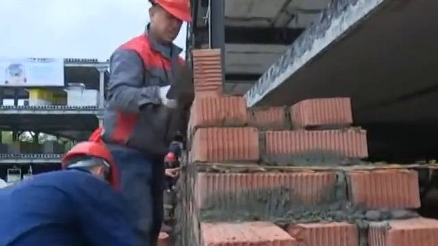 Лучшие каменщики района