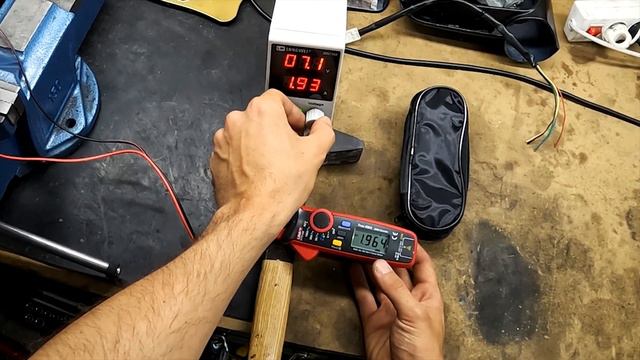 Miernik cęgowy DC UT210E - mały test, pomiar prądu rozruchowego i ładowania akumulatora w motocyklu смотреть онлайн