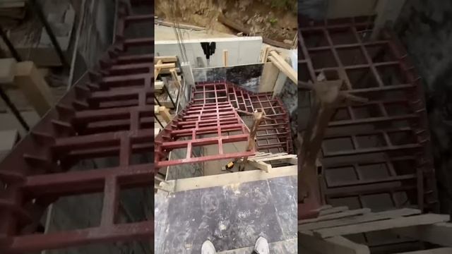 ПАРЯЩИЕ СТУПЕНИ
