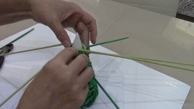 Ёлка из бумажных трубочек спиральным плетением с зигзагом смотреть онлайн