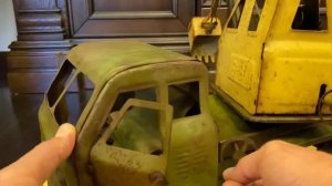 Игрушка СССР жестяной экскаватор СИМ 19-91 (завод Серп и Молот) на трехосной платформе МАЗ